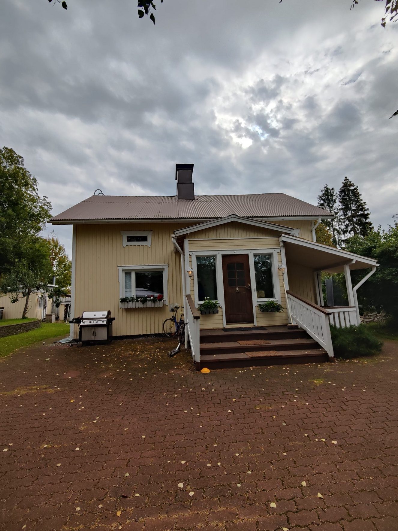 Omakotitalo ennen kattoremonttia